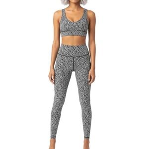 NEW VARLEY Green Black Tiger 2 PC Sports Bra and Leggings Yoga SET SIZE XS/S